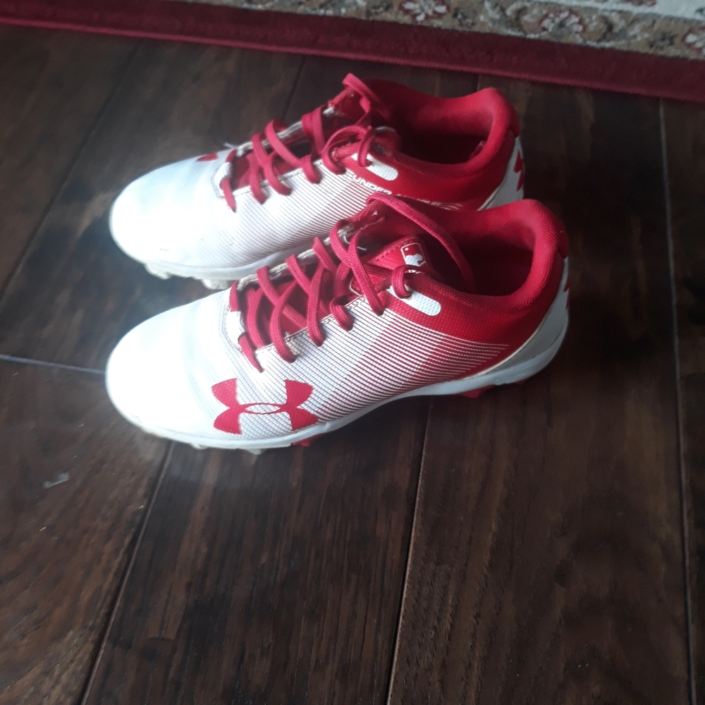 Baseball cleats